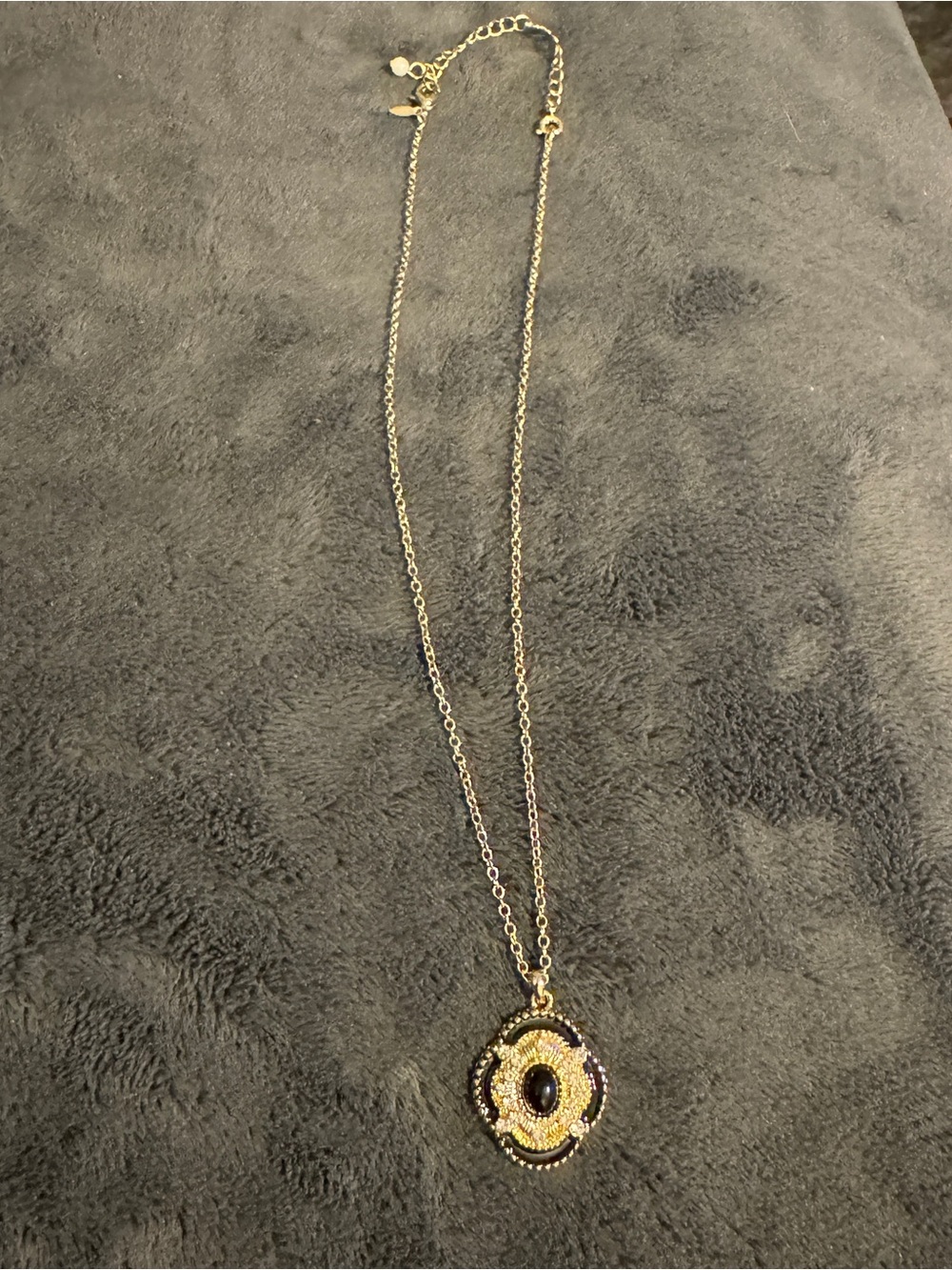 SHA Signed Black Cabochon Rhinestone Pendant Necklace Gold Tone Vintage Style